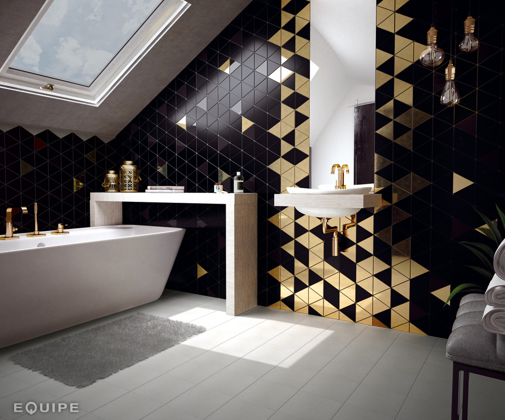 Scale_Triangolo_Metallic_Black_Bath.jpg