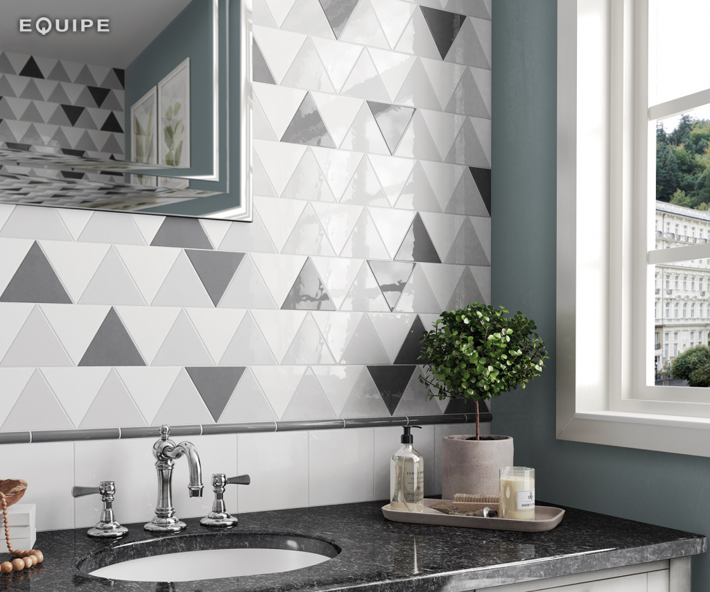 scale_triangolo_white_light-darkGrey_bath.jpg